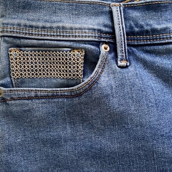 Levi’s Perfectly Slimming 512 Straight Leg Jeans Women's 12 Medium Wash EUC - Picture 4 of 10